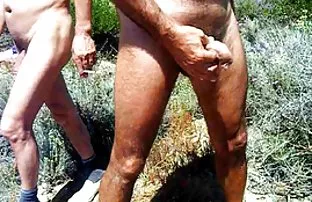 XXX ناز کارول بازی می کند با وسیله سایت معروف سکسی ارتعاش و نوسان
