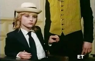XXX فاحشه طول می کشد دوست دختر خود را بر روی دوربین و خنده وب سایت های سکسی آنها را