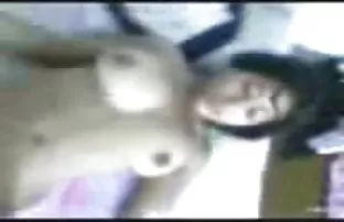 XXX به نظر می رسد مانند او یک راست از کار در این مصاحبه لباس پوشیدن و مانند یک فاحشه و سایتهای شهوانی عمل مانند یک فاحشه. نتیجه آشکار است. یک مرد صحبت کردن با او و در دیک در مقابل دوربین و می گوید چه باید بکنید و چگونه برای تبدیل