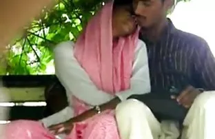 XXX جوان, سبزه, نوازش خودش در مصاحبه سایتهای انلاین سکسی