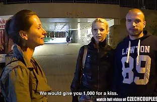 XXX چاق, سگ ماده جهش بیش کیر, سینه های خود را حلق آویز تقریبا به زانو های خود سایتهای فیلم های سکسی را :)